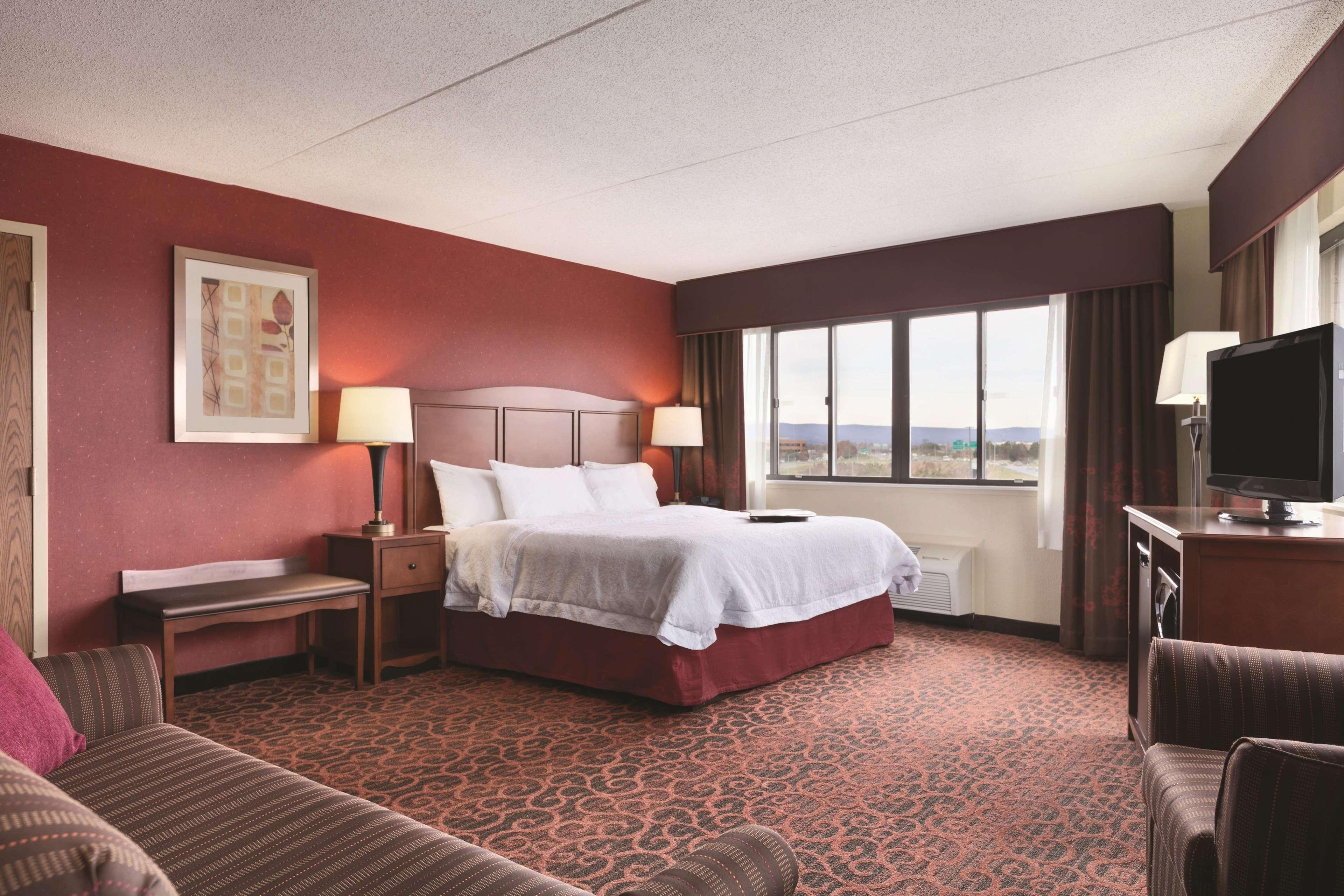 Hampton Inn Фредерик Екстериор снимка