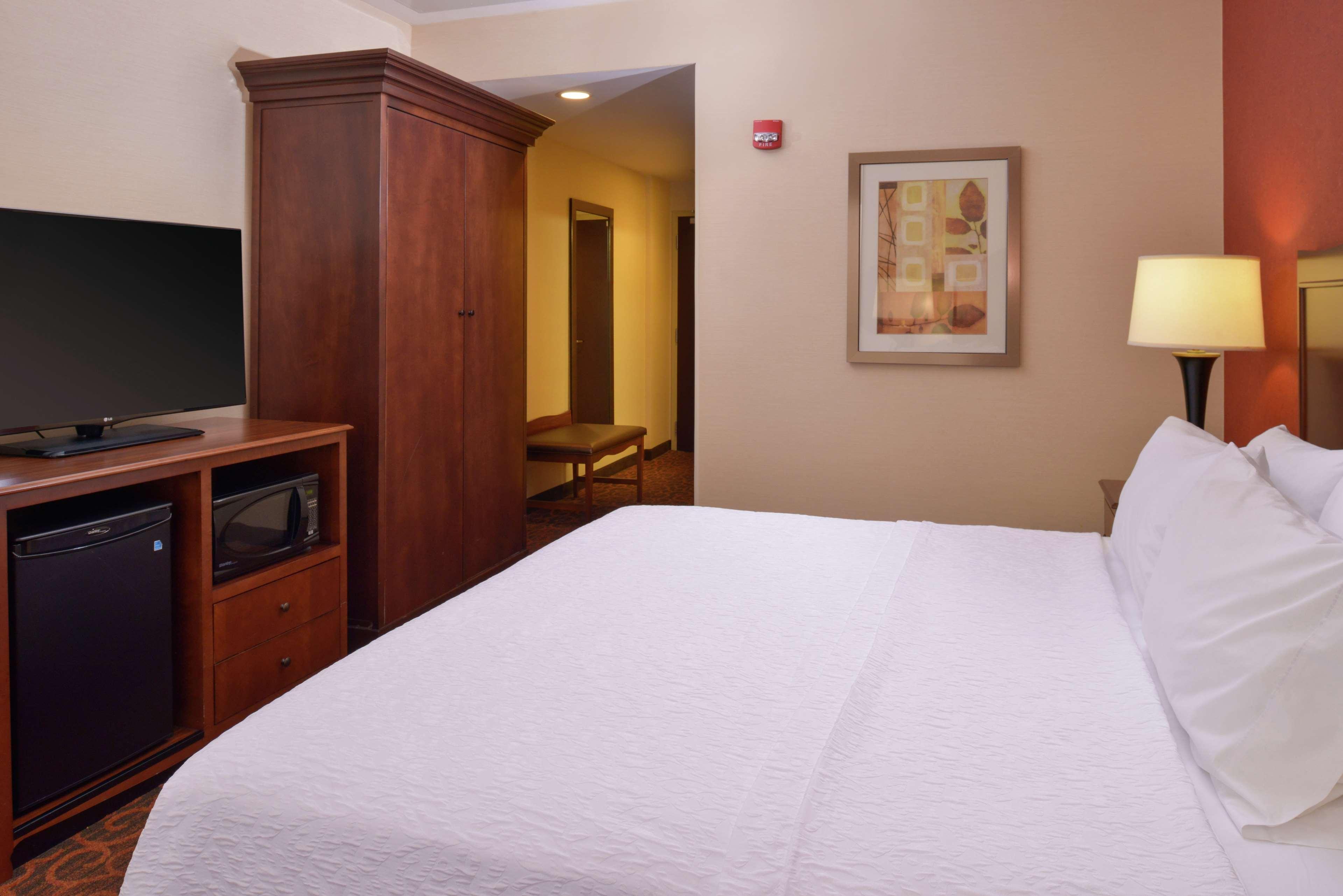 Hampton Inn Фредерик Екстериор снимка