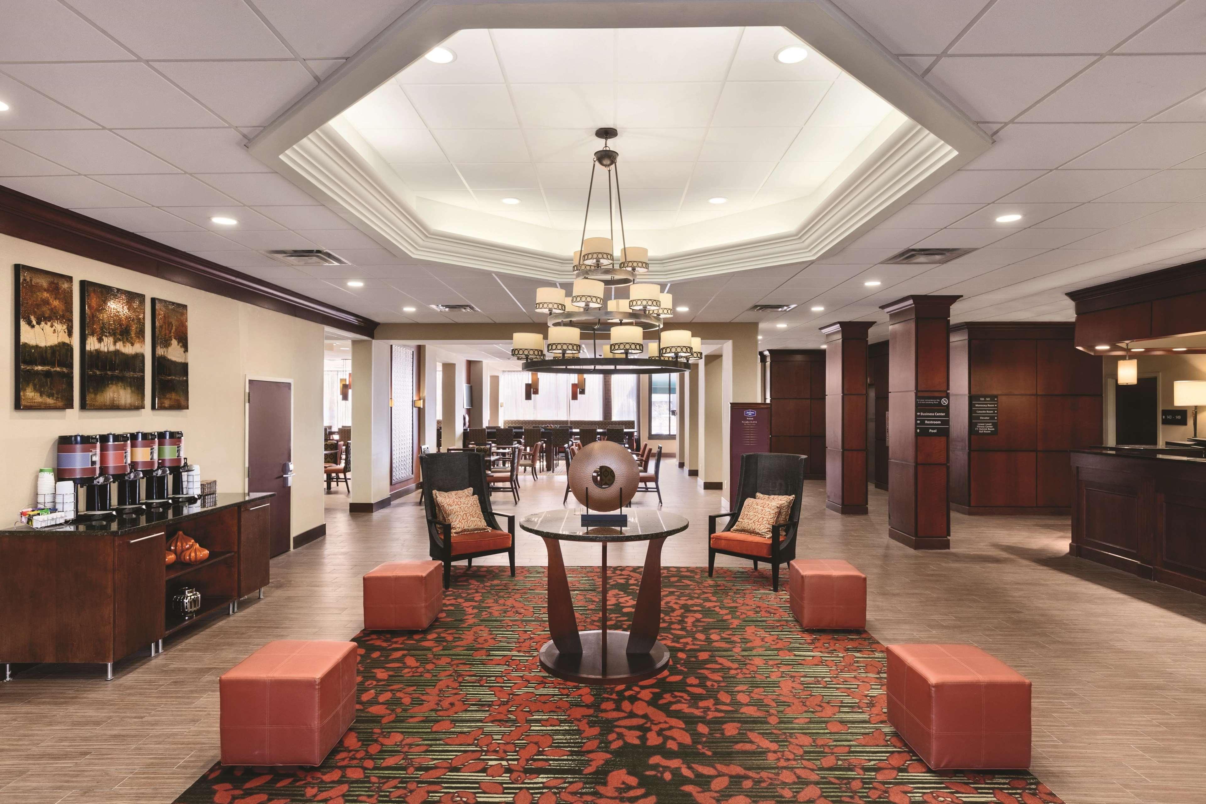 Hampton Inn Фредерик Екстериор снимка
