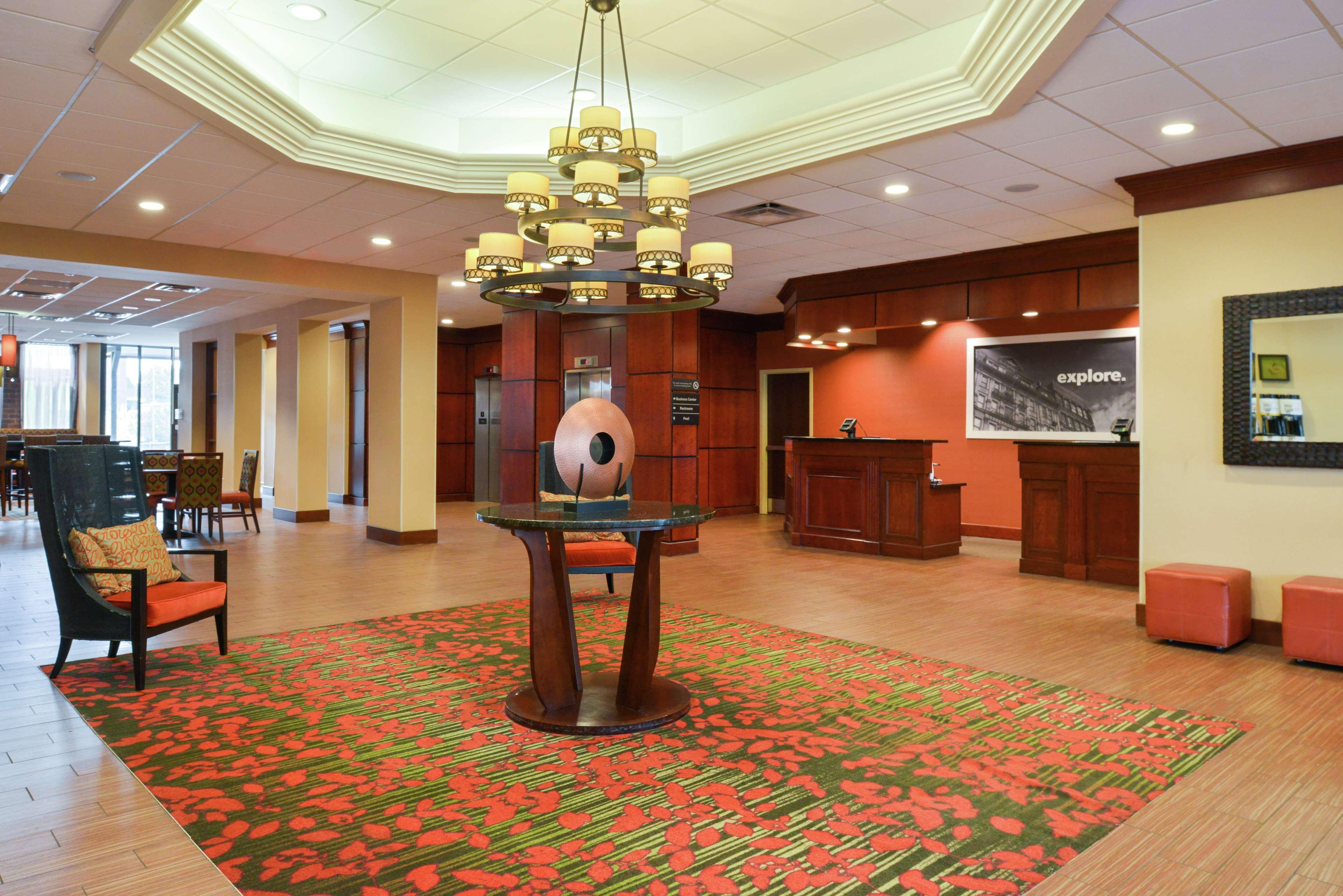 Hampton Inn Фредерик Екстериор снимка