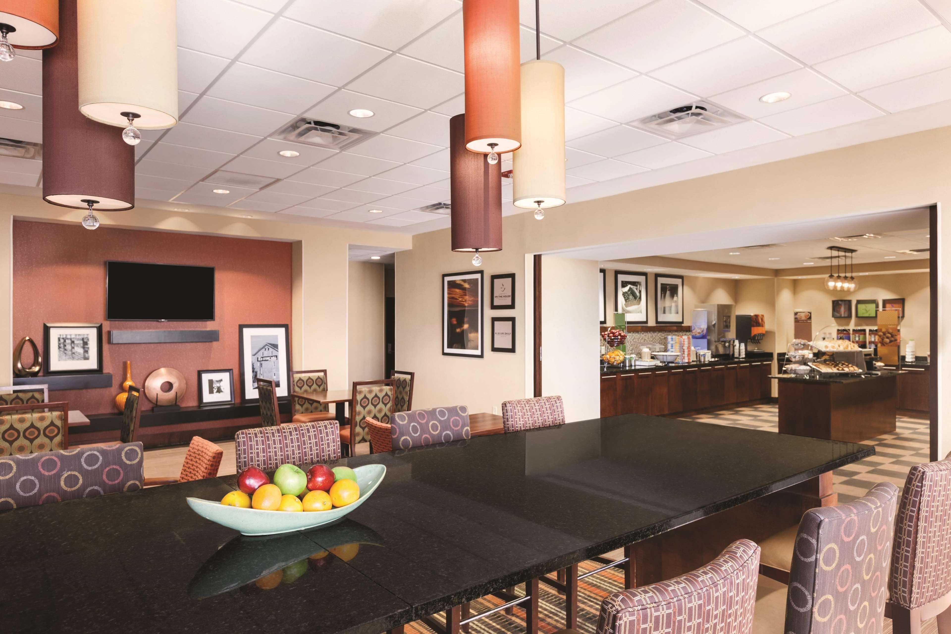 Hampton Inn Фредерик Екстериор снимка