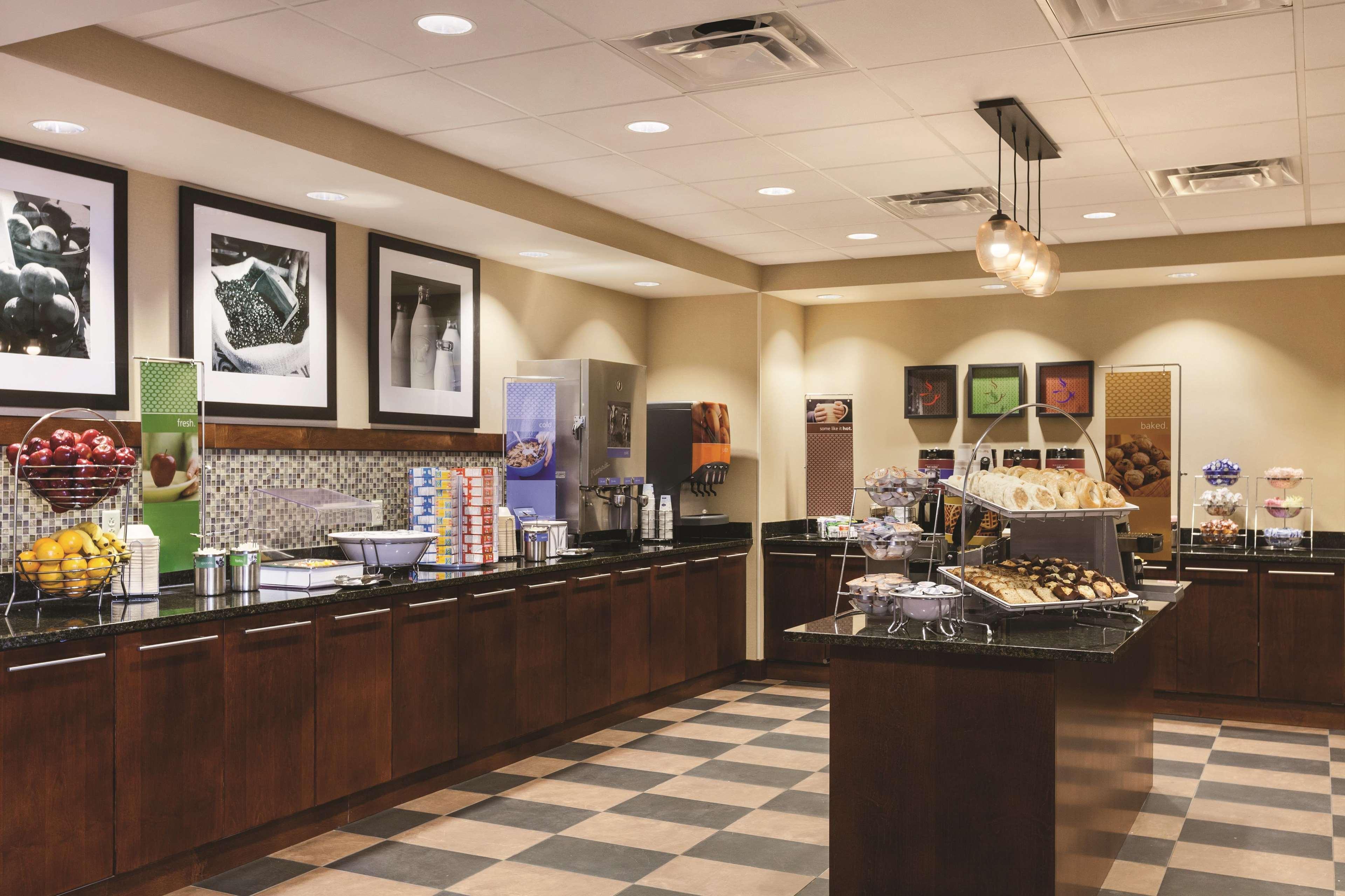 Hampton Inn Фредерик Екстериор снимка