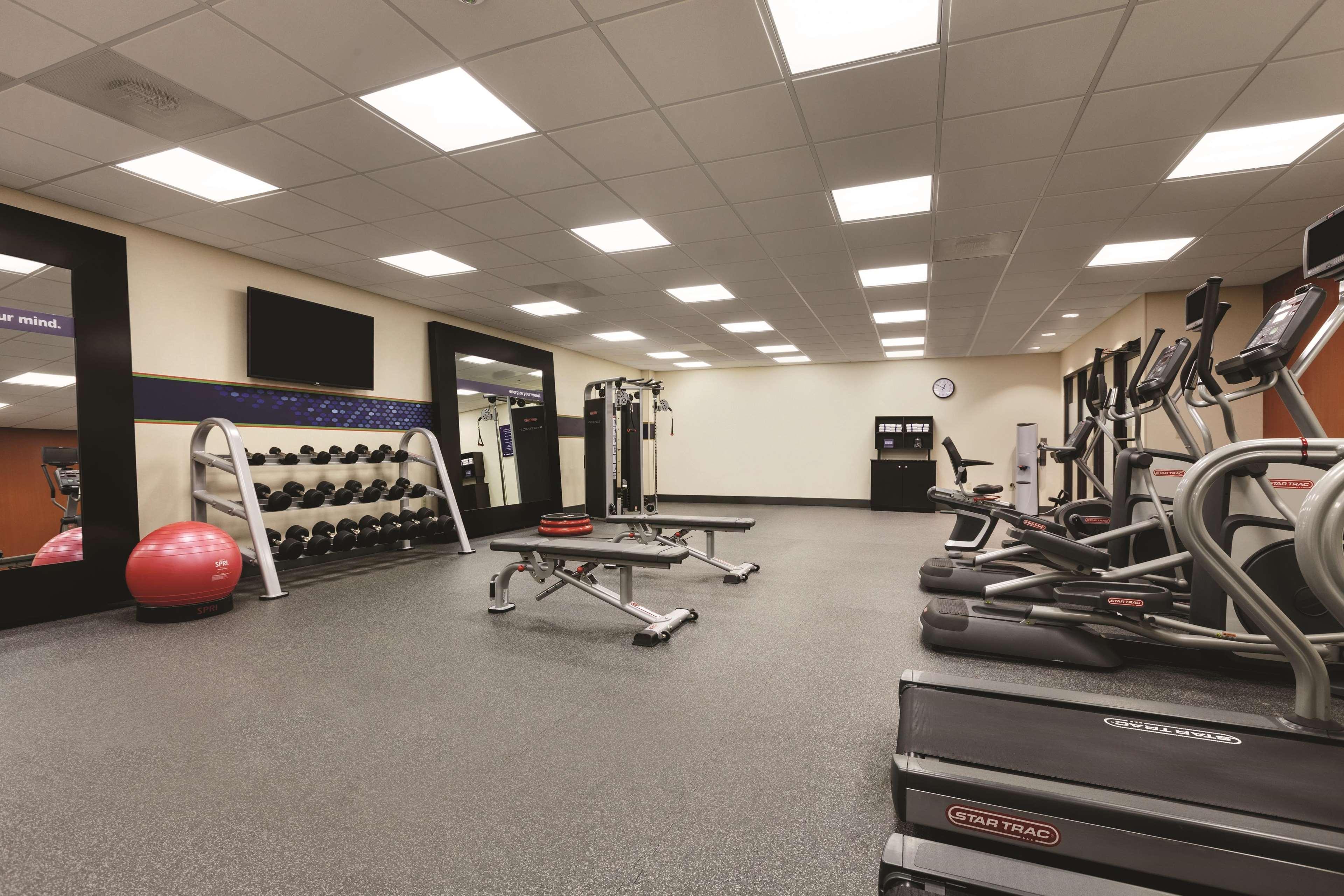 Hampton Inn Фредерик Екстериор снимка