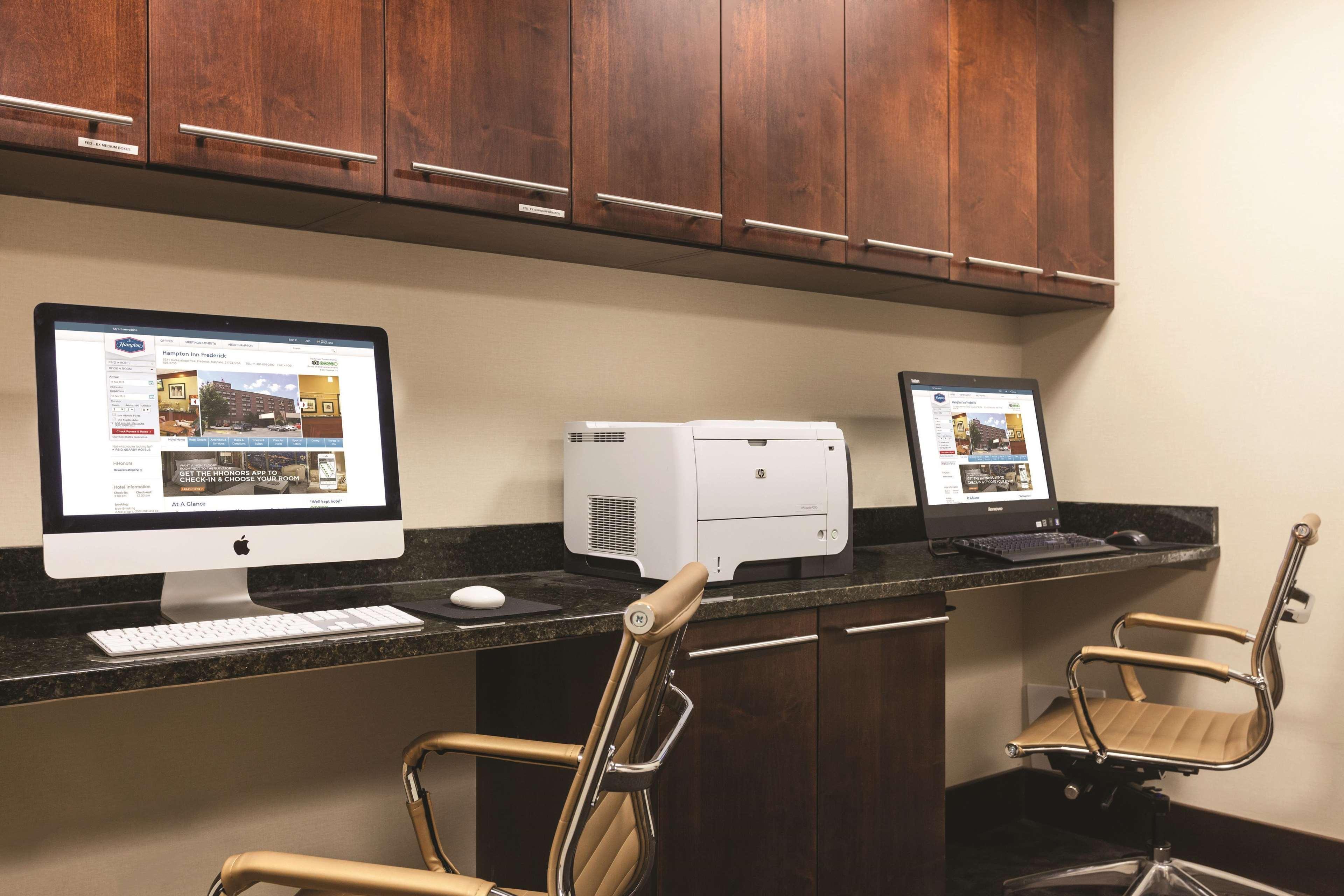 Hampton Inn Фредерик Екстериор снимка