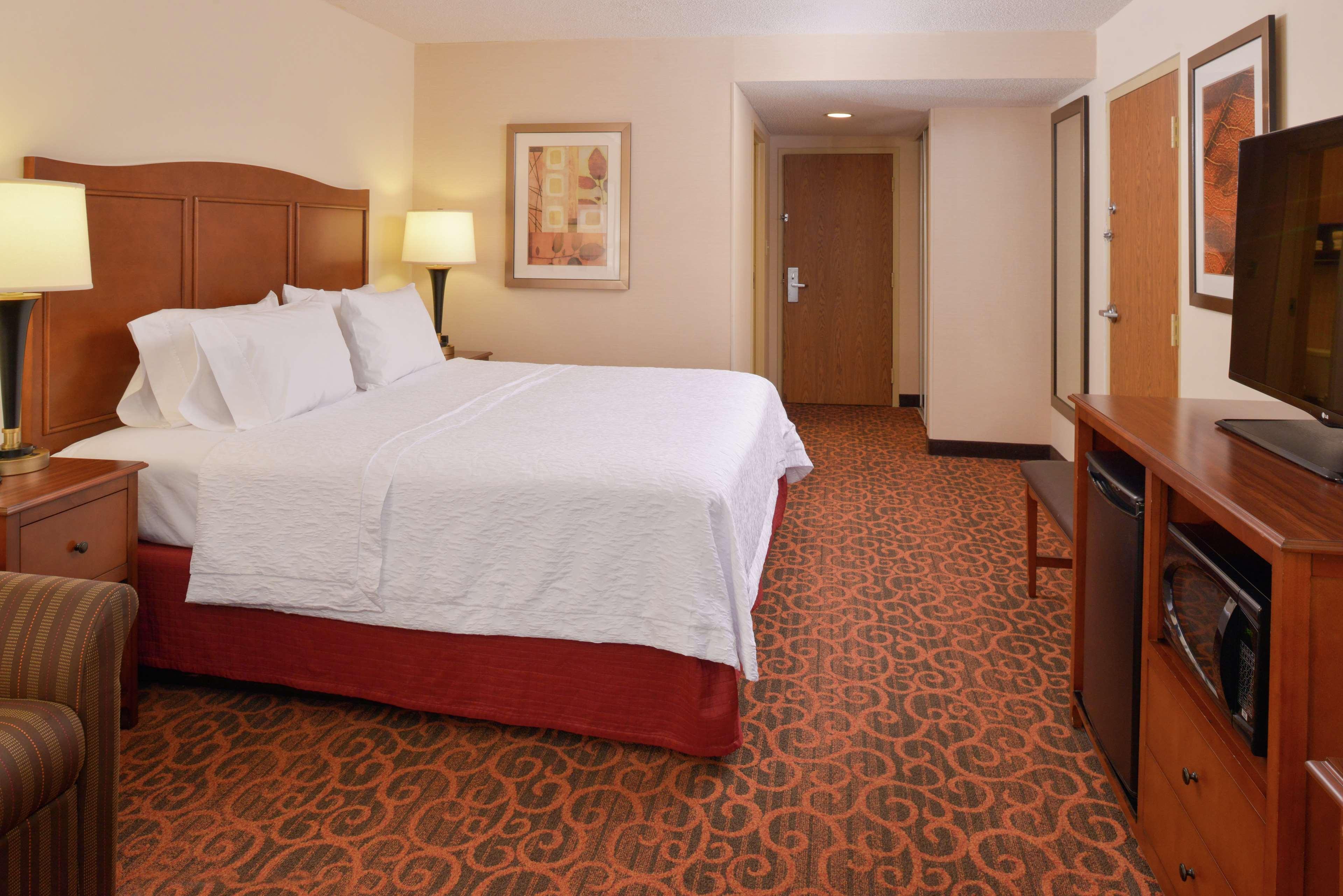 Hampton Inn Фредерик Екстериор снимка