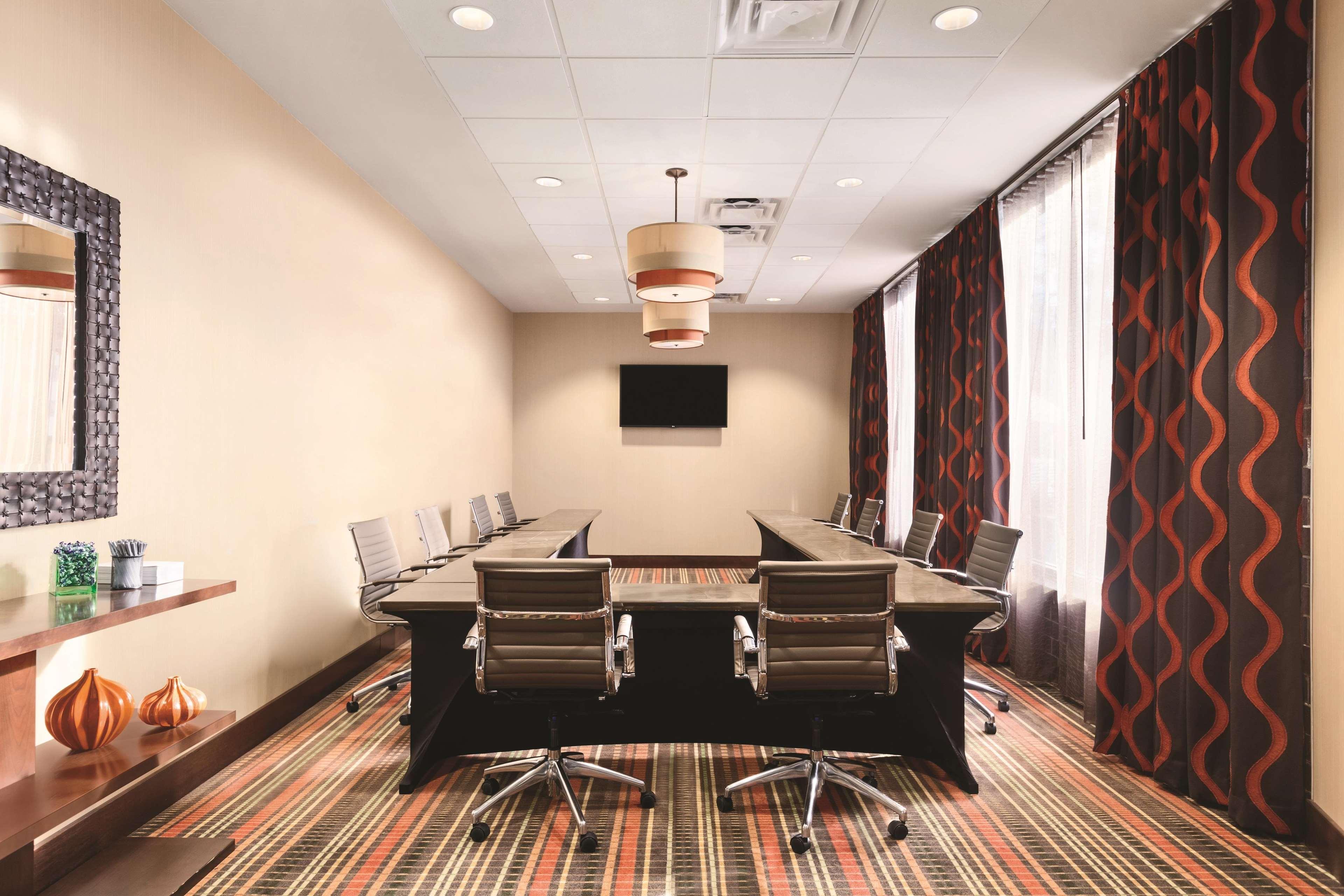 Hampton Inn Фредерик Екстериор снимка
