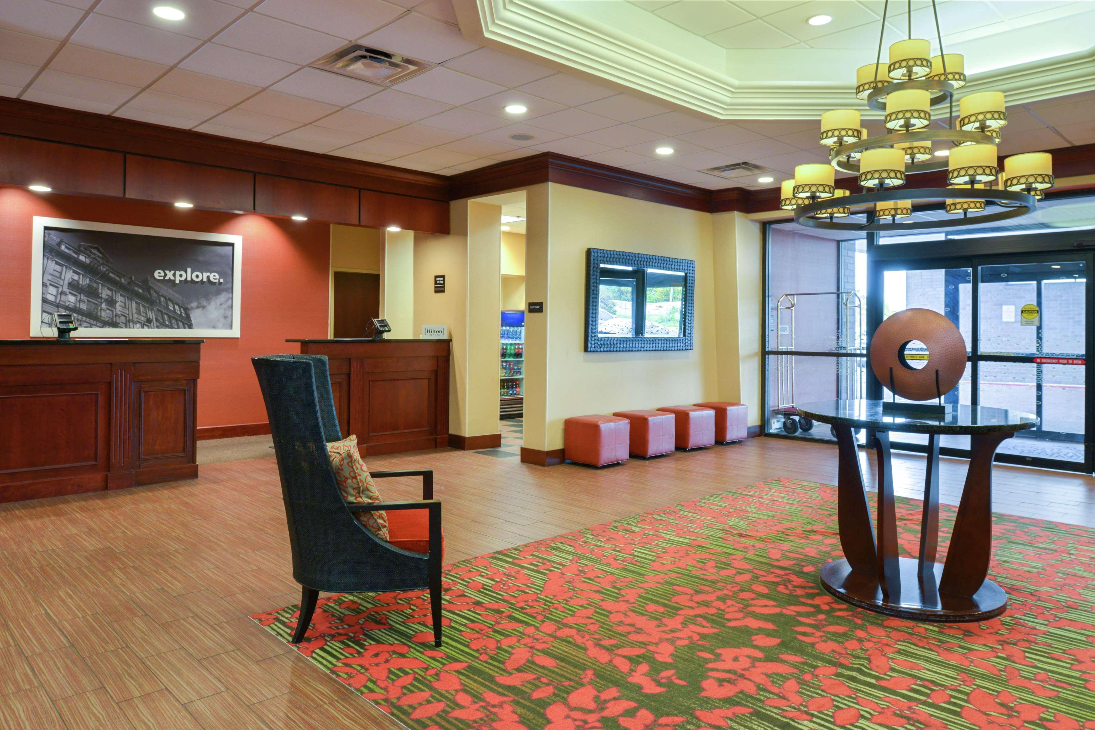 Hampton Inn Фредерик Екстериор снимка