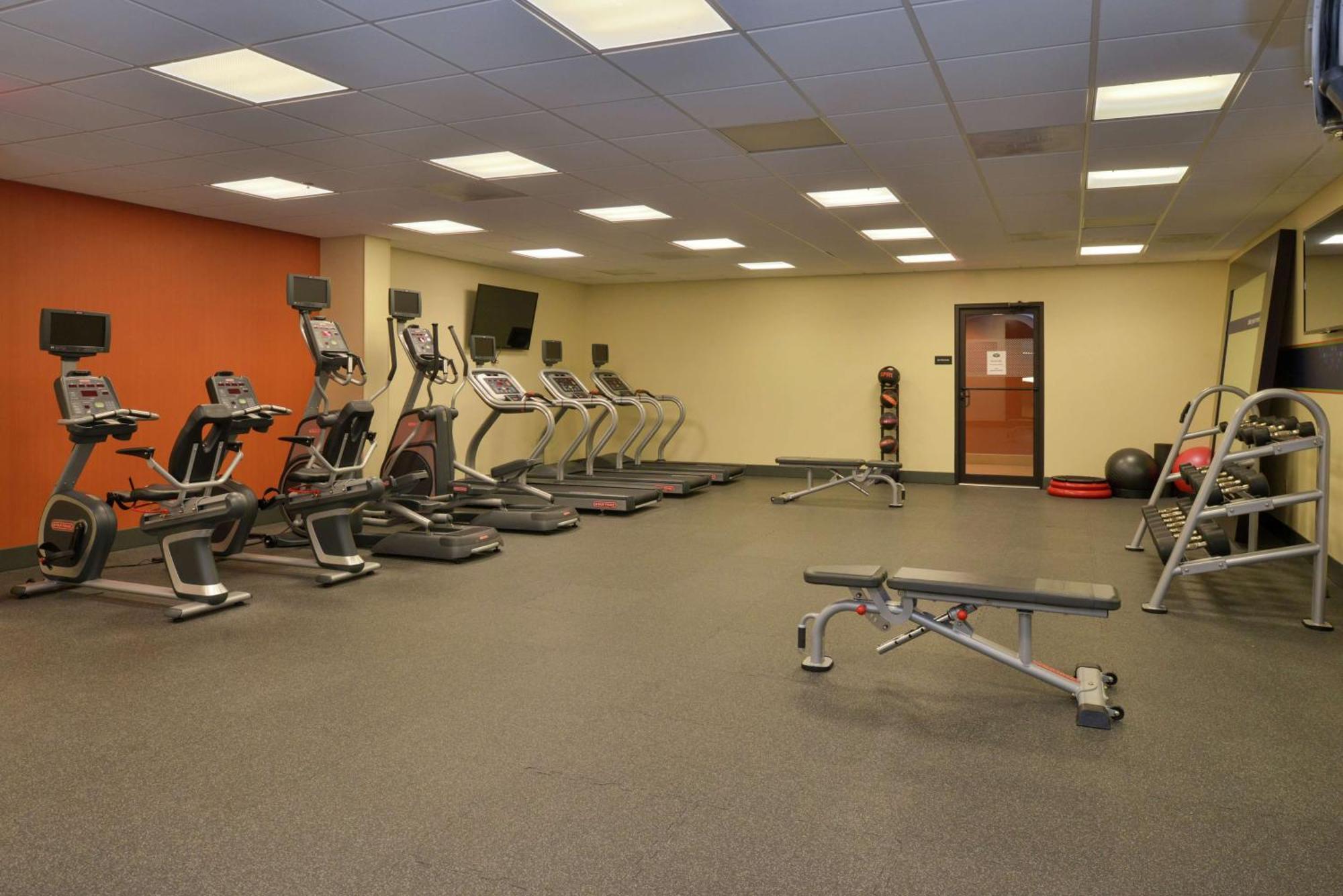 Hampton Inn Фредерик Екстериор снимка