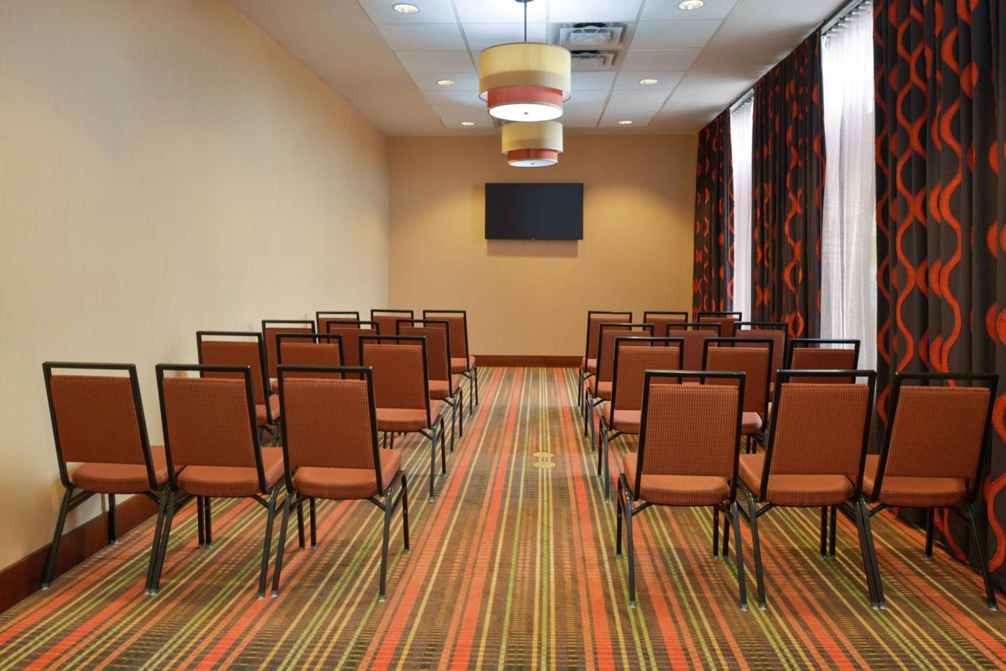 Hampton Inn Фредерик Екстериор снимка
