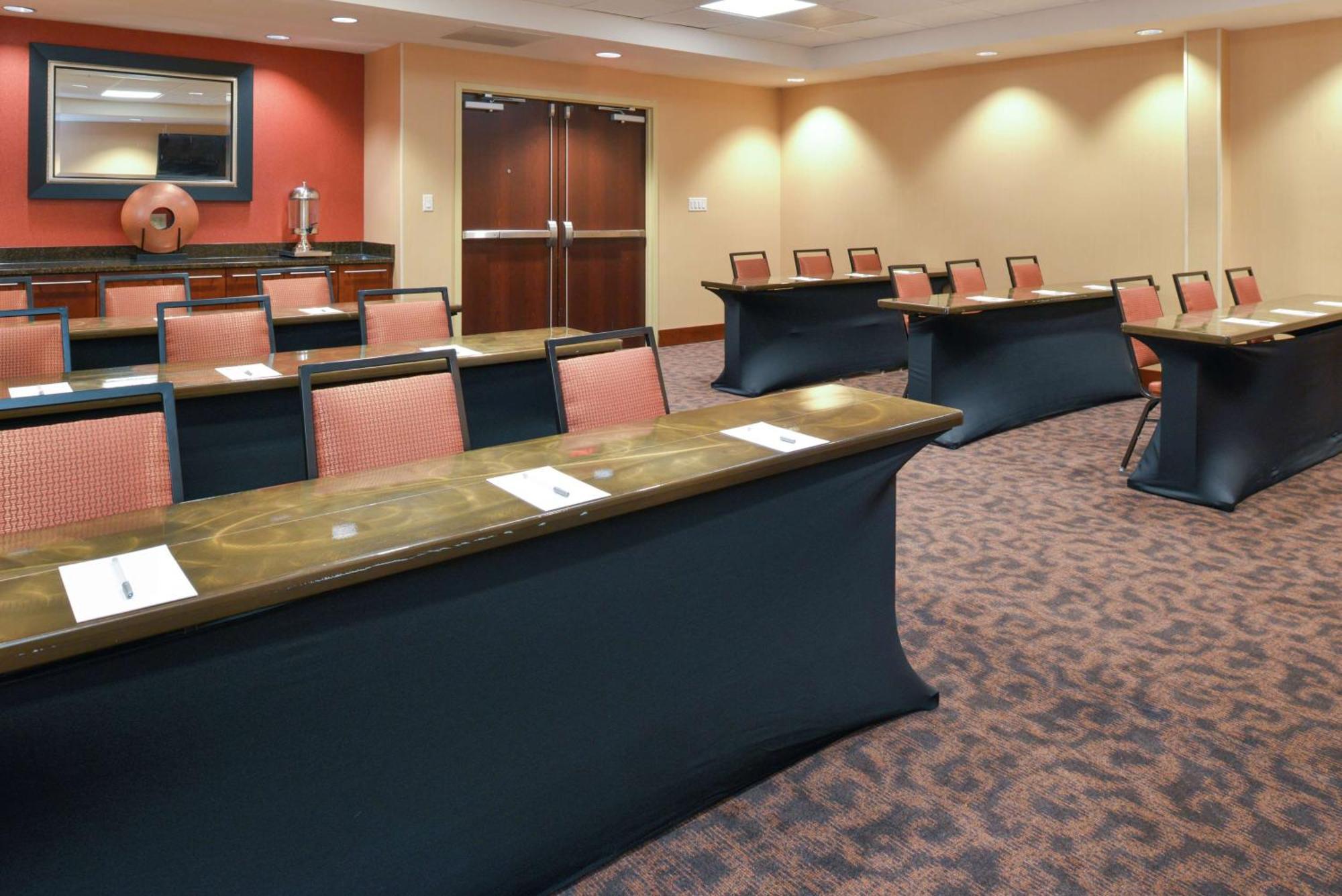 Hampton Inn Фредерик Екстериор снимка
