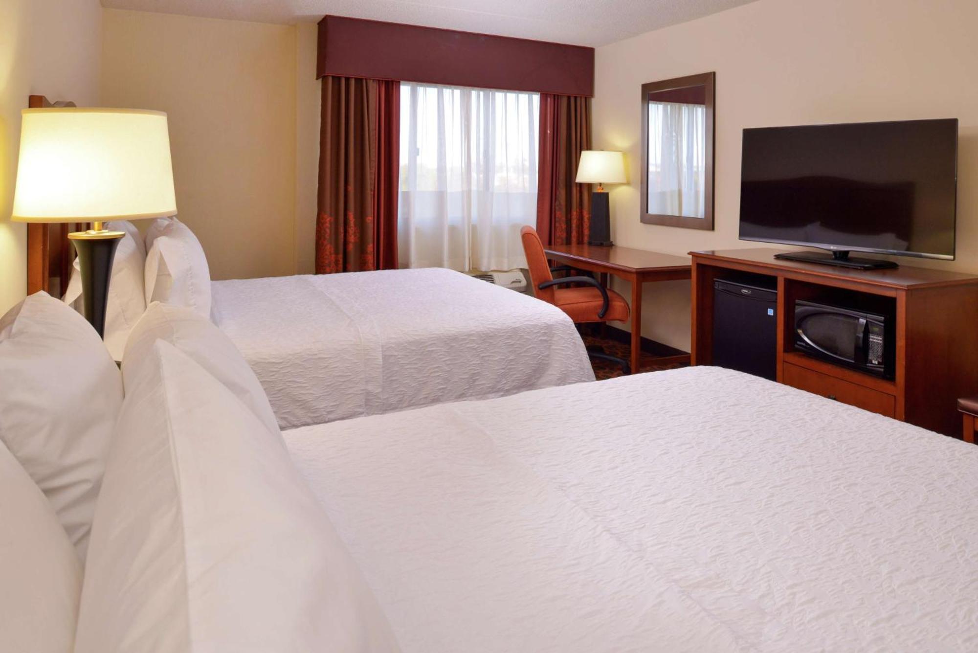 Hampton Inn Фредерик Екстериор снимка