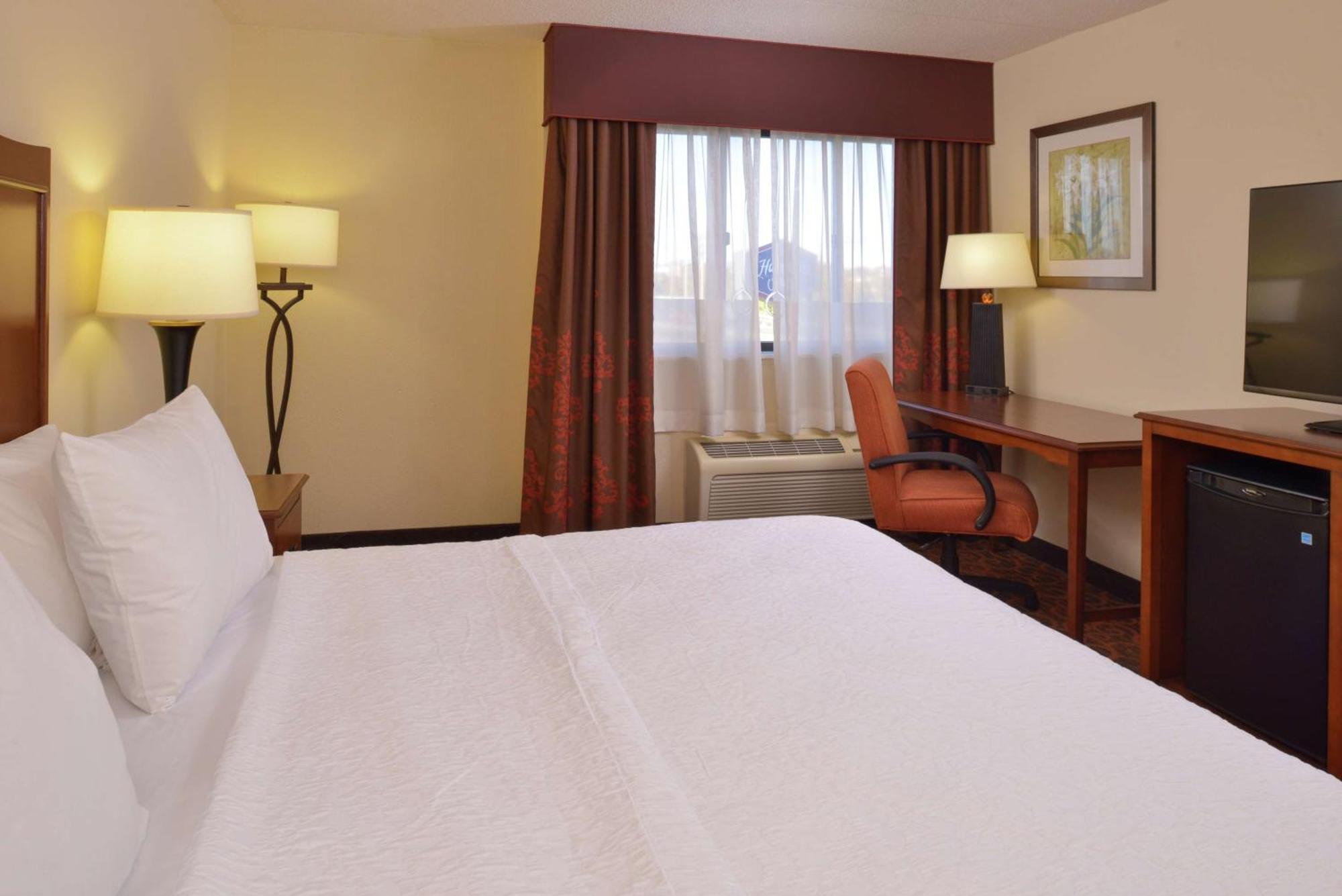 Hampton Inn Фредерик Екстериор снимка