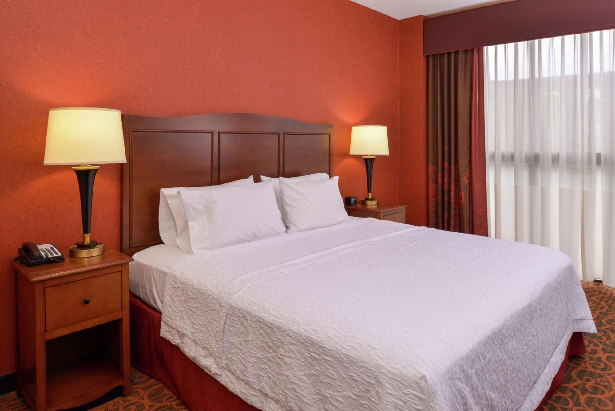 Hampton Inn Фредерик Екстериор снимка