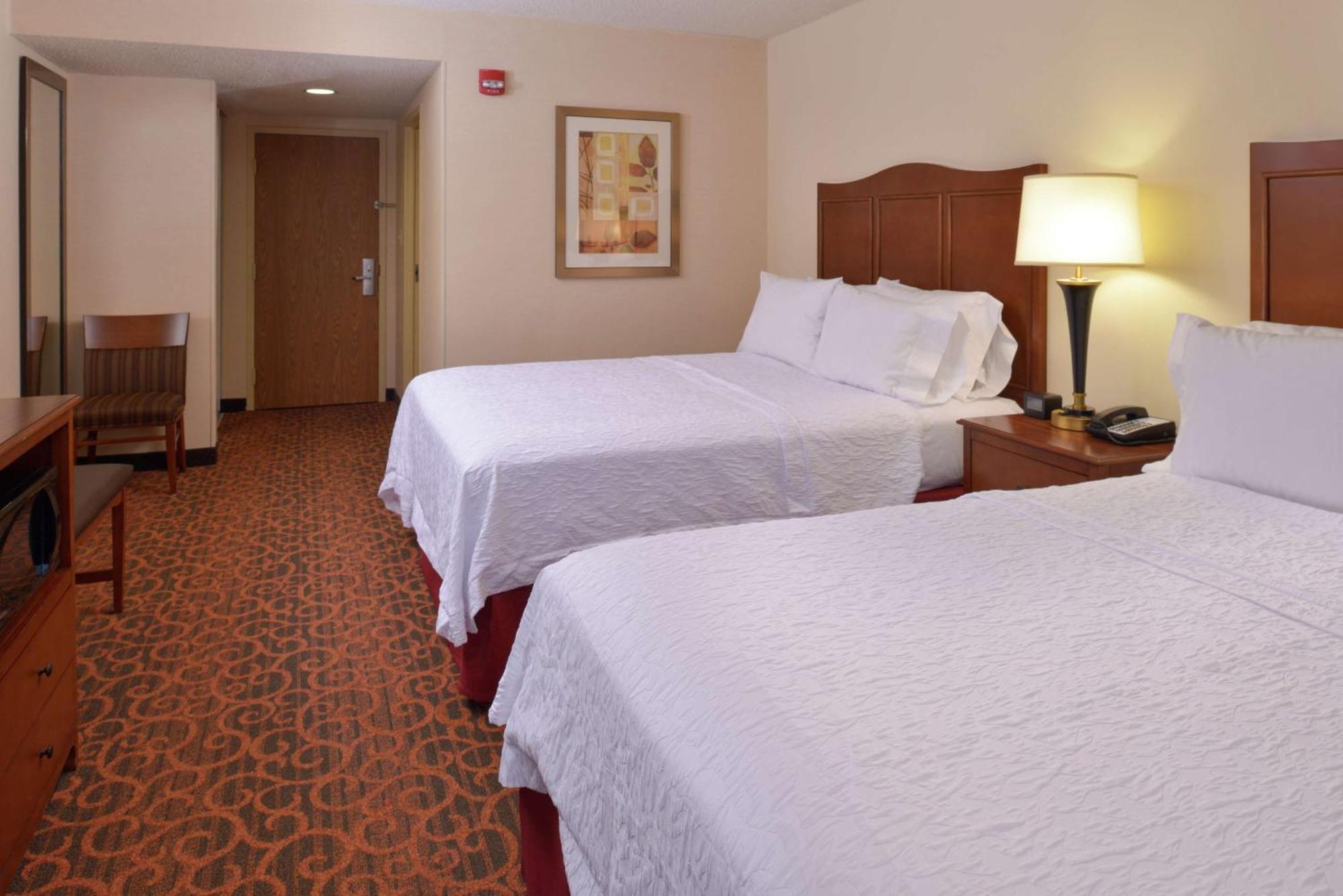 Hampton Inn Фредерик Екстериор снимка