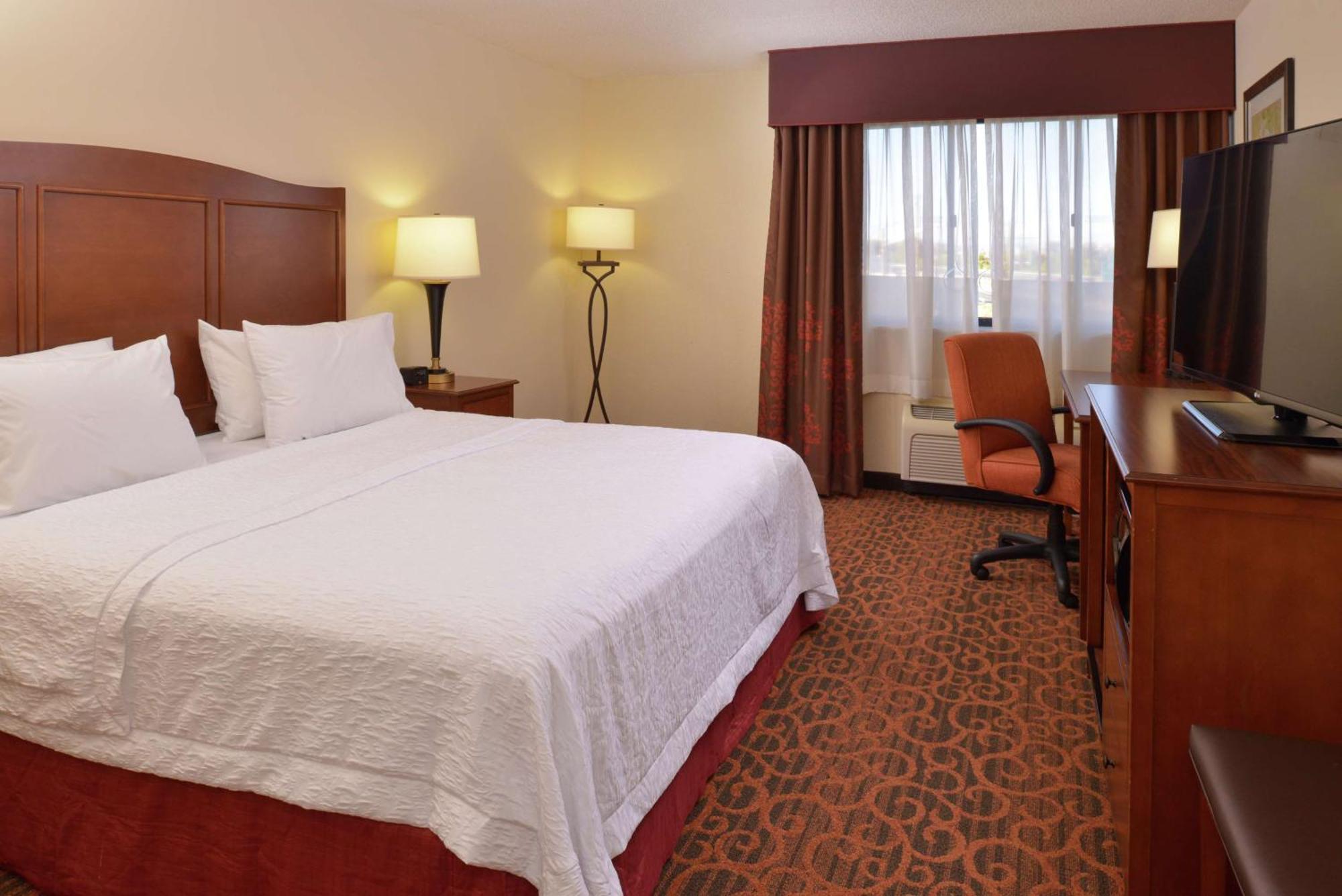 Hampton Inn Фредерик Екстериор снимка