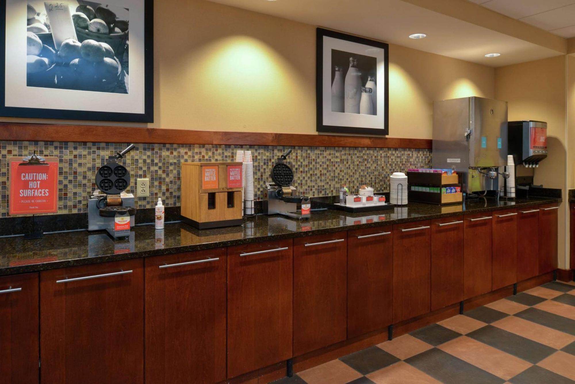 Hampton Inn Фредерик Екстериор снимка