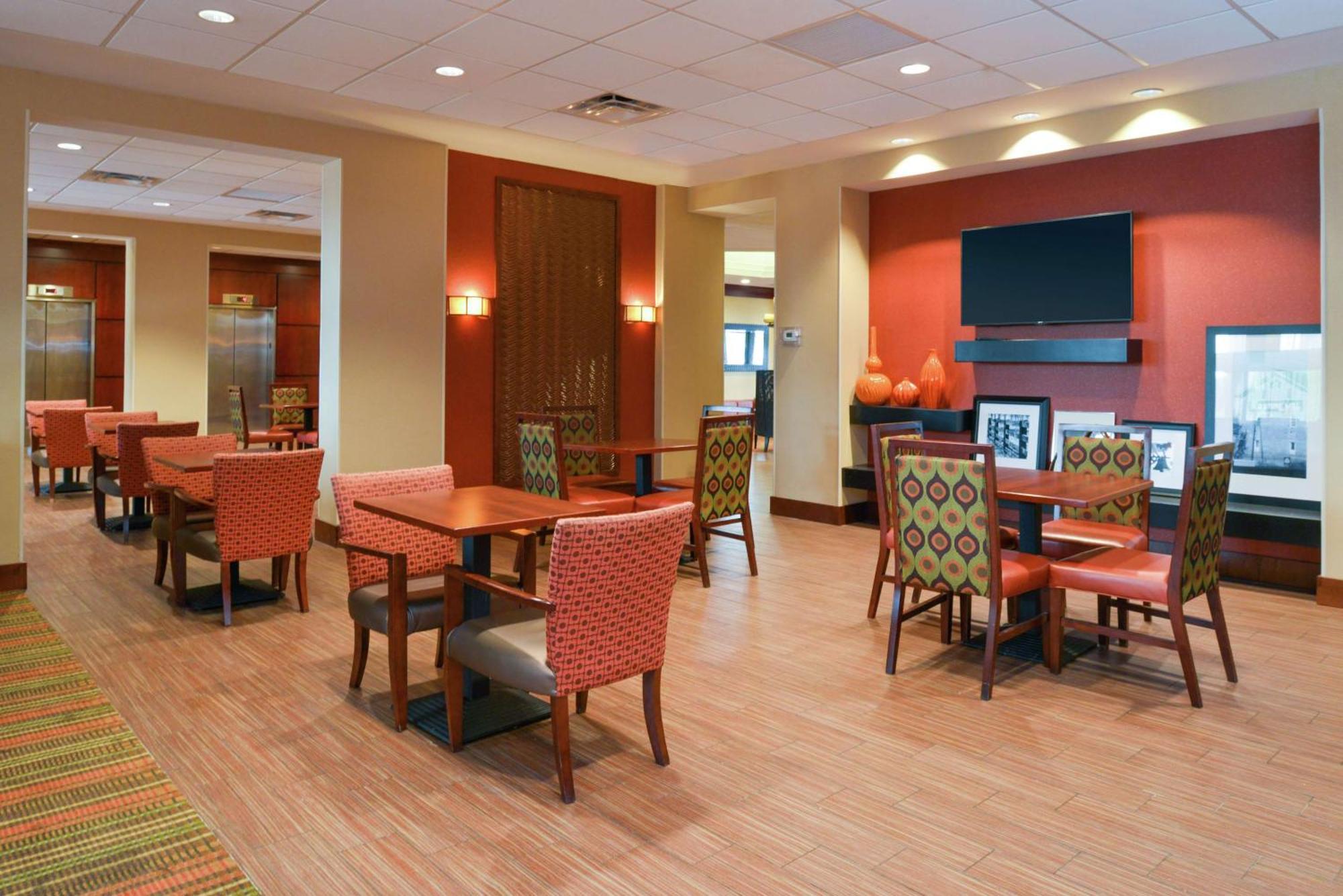 Hampton Inn Фредерик Екстериор снимка