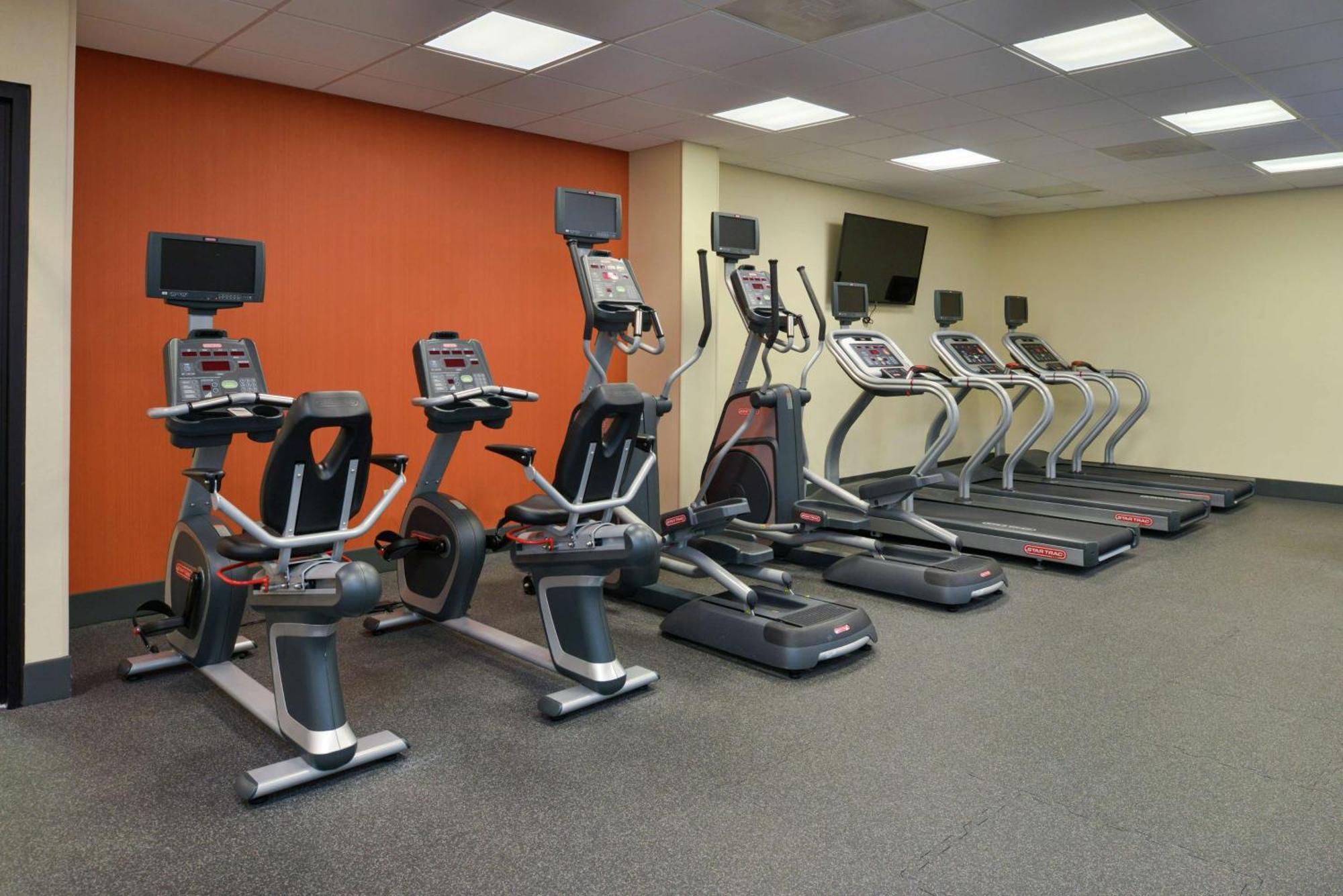 Hampton Inn Фредерик Екстериор снимка