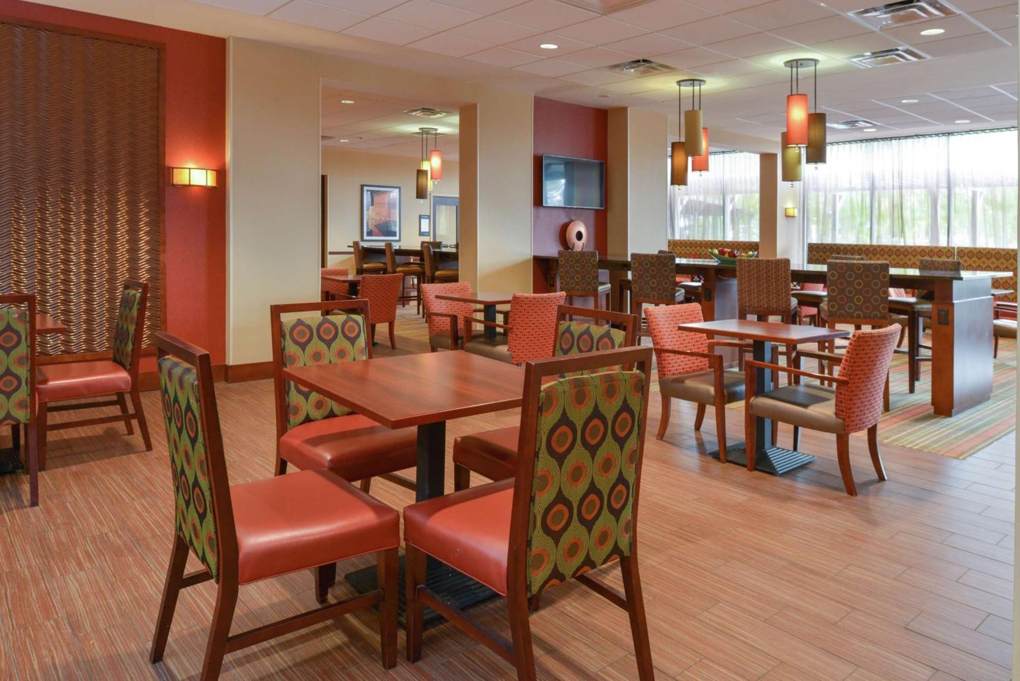Hampton Inn Фредерик Екстериор снимка