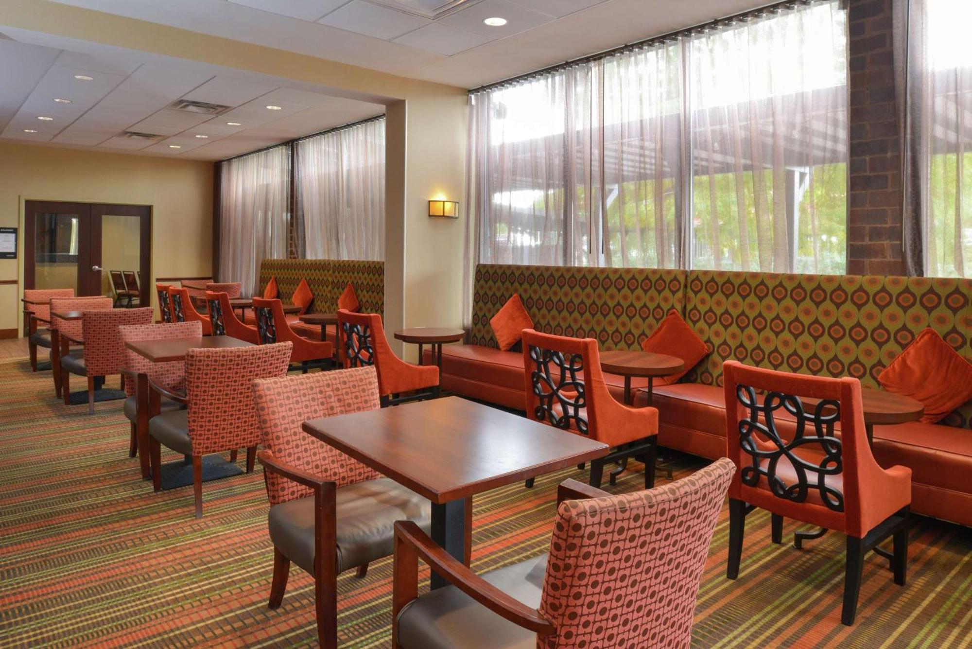 Hampton Inn Фредерик Екстериор снимка
